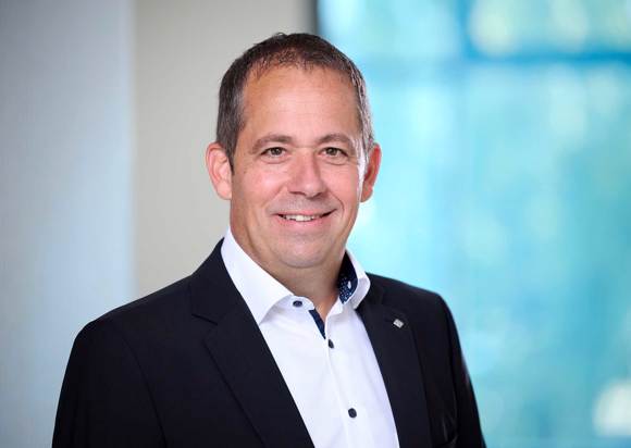 <span itemprop='givenName'>Markus</span> <span itemprop='familyName'>Livet</span>